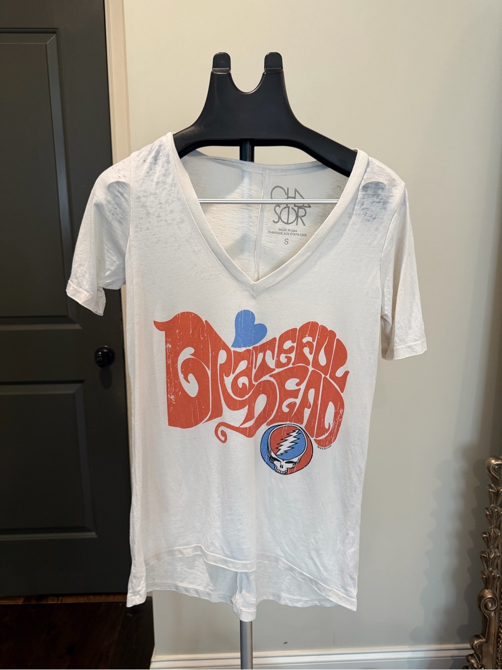 Chaser Grateful Dead White Graphic V-Neck Tee Size S
